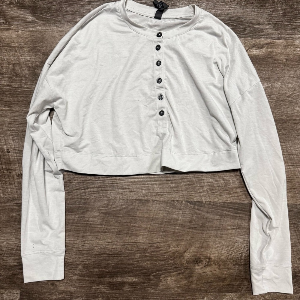 Vuori Long Sleeve Cropped Shirt Size XS